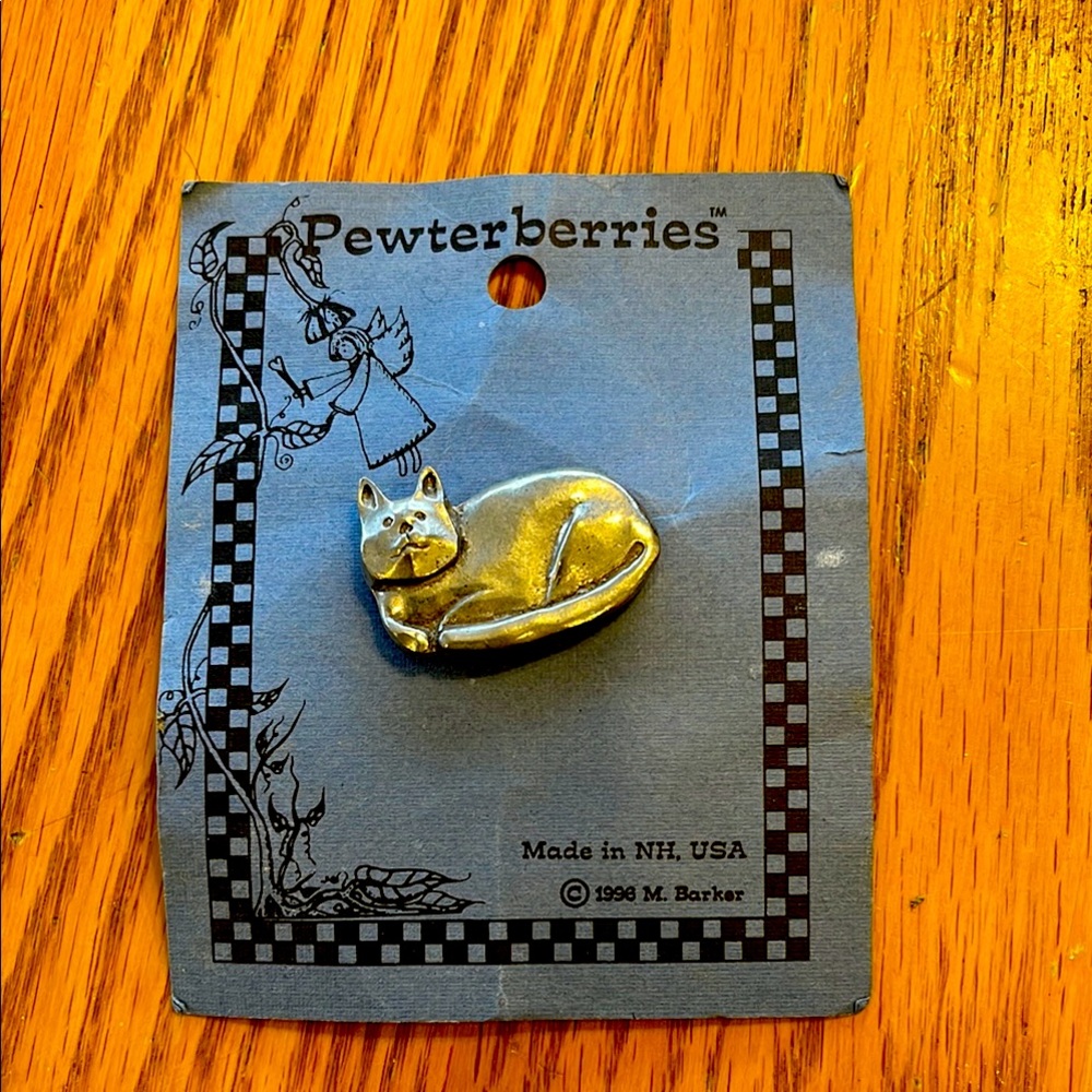 Pewterberries Cat Brooch Vintage 🌺